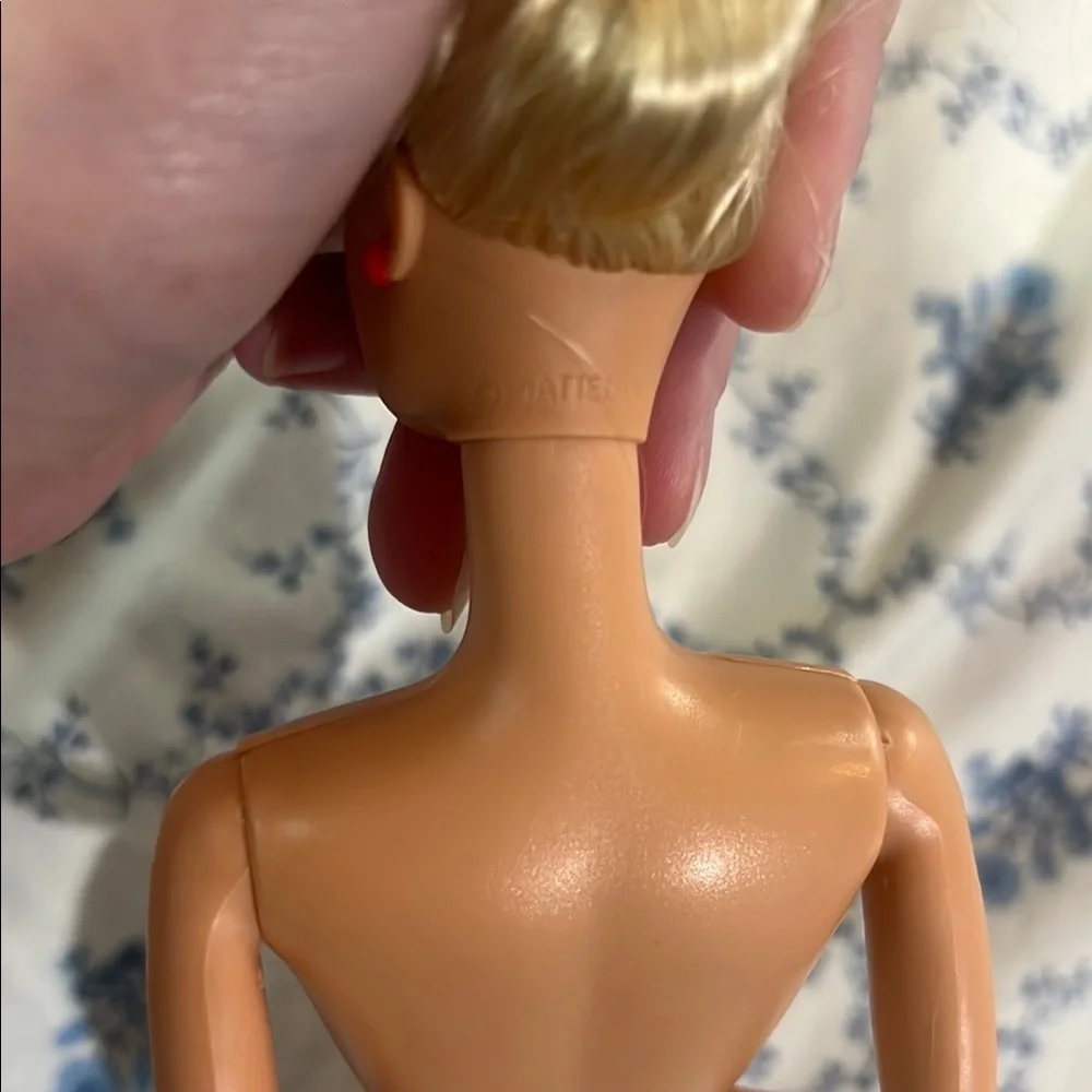 Vintage 2000s Blonde Twist ‘n Turn Barbie | Classic Collectible